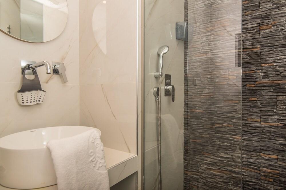 Iniohos Zante & Hotel 3*